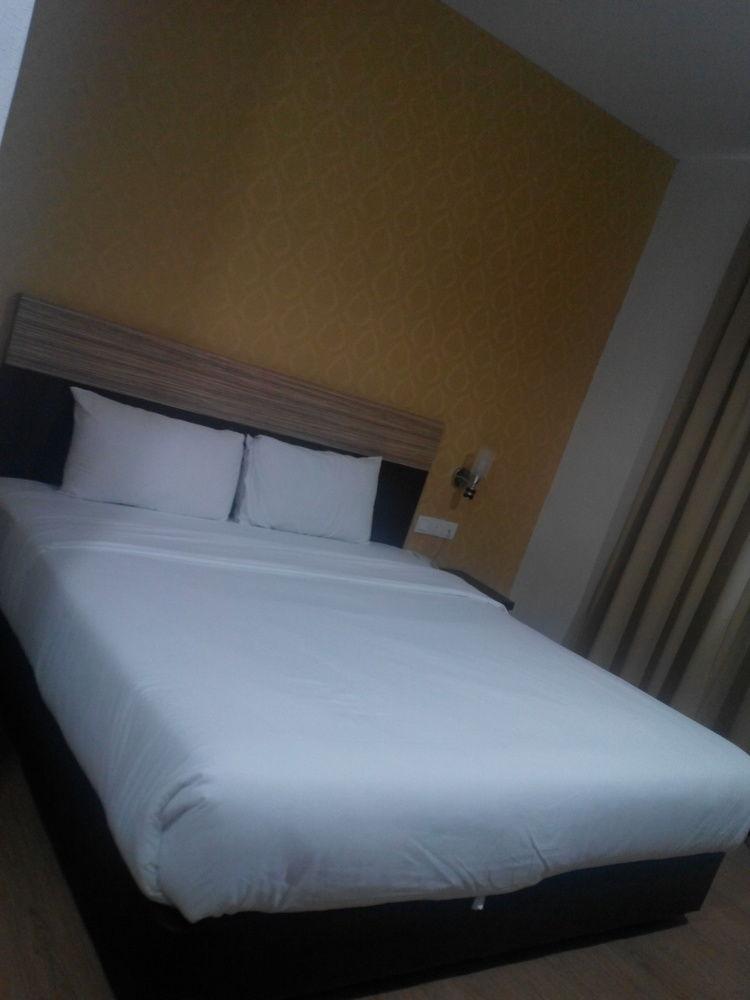 7 Heaven Boutique Hotel Pasir Gudang Exterior photo