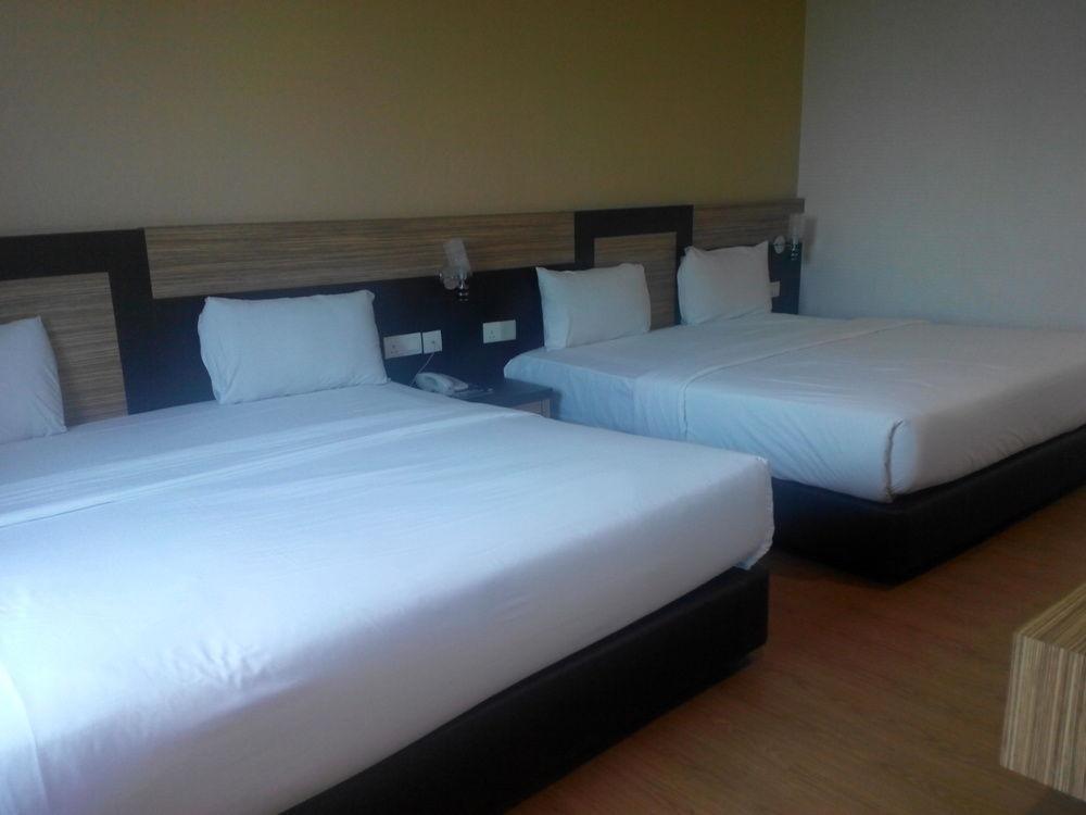 7 Heaven Boutique Hotel Pasir Gudang Exterior photo