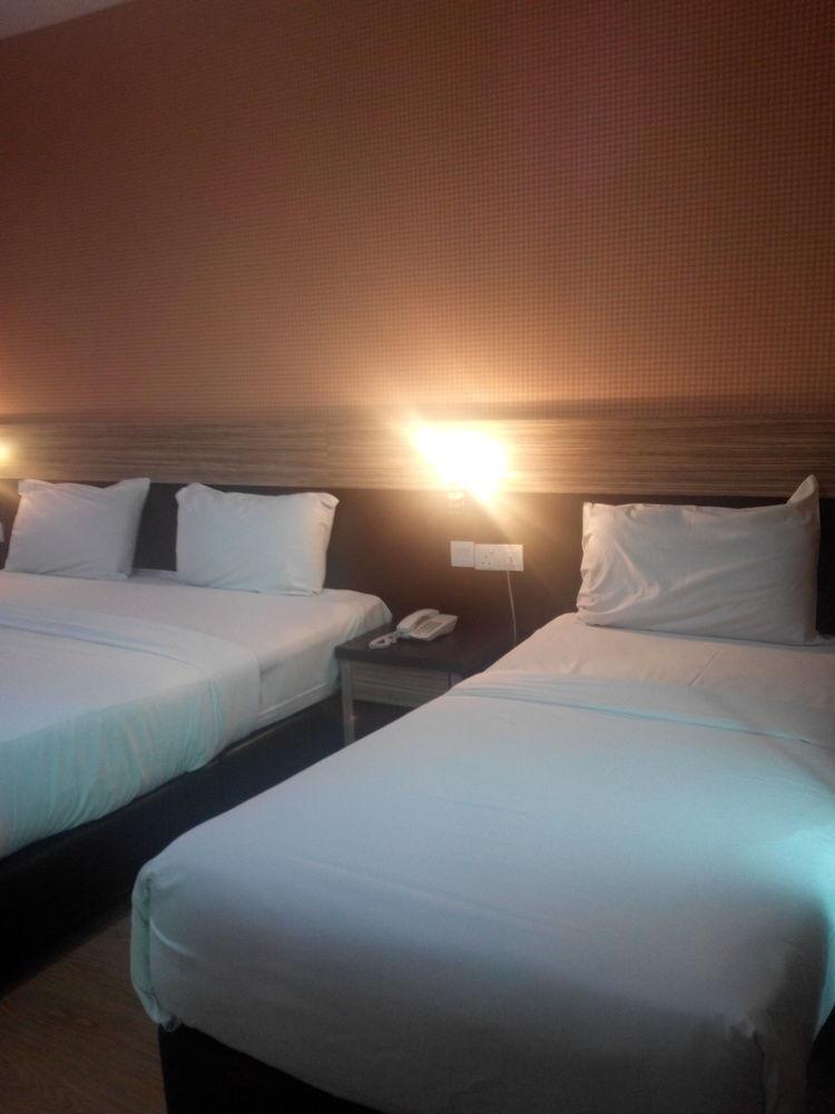 7 Heaven Boutique Hotel Pasir Gudang Exterior photo
