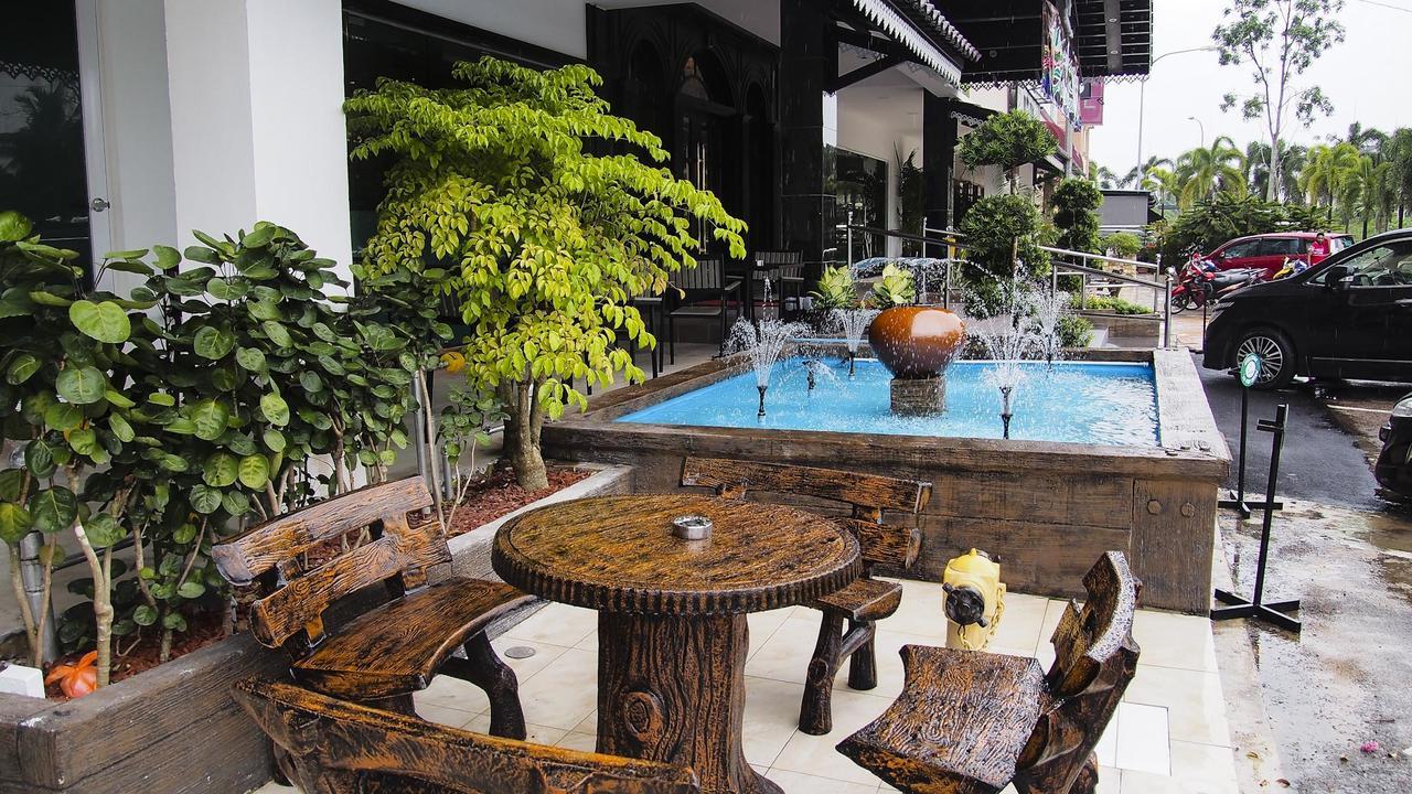 7 Heaven Boutique Hotel Pasir Gudang Exterior photo