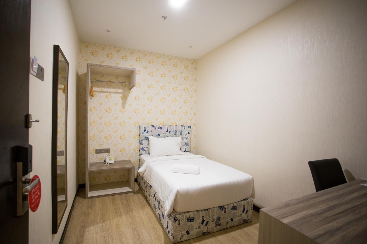 7 Heaven Boutique Hotel Pasir Gudang Exterior photo